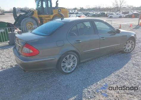 2008 Mercedes-Benz E 350 4Matic z USA, uszkodzony, nr VIN WDBUF87X08B334237